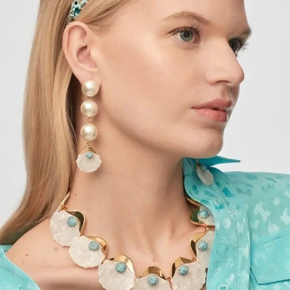 Lele Sadoughi Shellina Pearl Linear Earring. - Picture 2 of 7